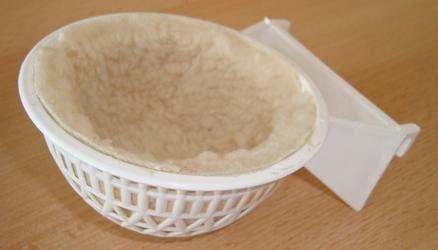 Nido Plastico con Gancho Forrado Borreguito